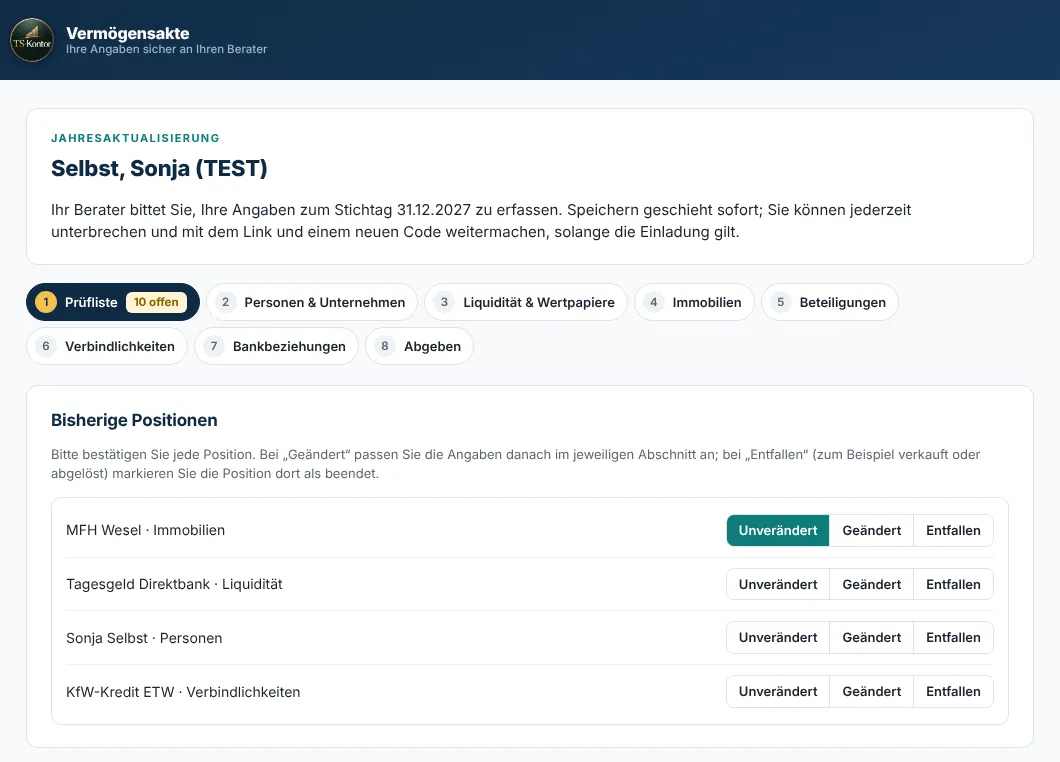 Kundenansicht der Jahresaktualisierung mit Schrittleiste, Prüfliste der bisherigen Positionen und Kontrollfragen